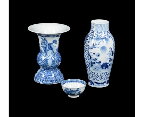 A CHINESE BLUE AND WHITE GU VASE 20TH CENTURY Painted to the exterior with four winged beast standing on rocks amidst waves, 