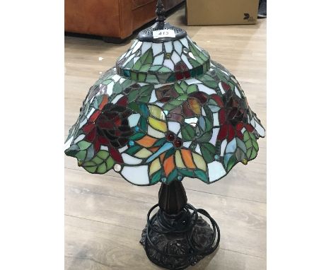 TIFFANY STYLE TABLE LAMP