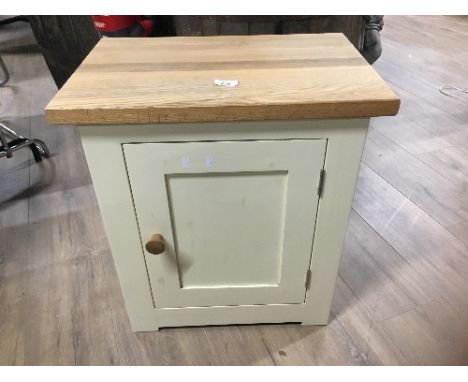 LIGHT OAK SMALL CUPBOARD