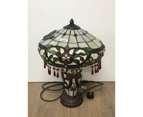 TIFFANY STYLE TABLE LAMP