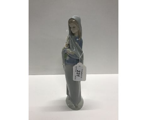LLADRO FIRGURE "LADY WITH LILIES"