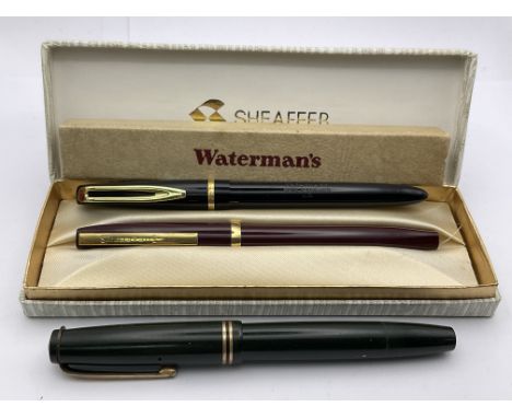 3 vintage gold nibbled fountain pens including a Parker Victory, Sheaffer, Boxed Watermans L2 (B).