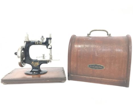 Vintage Lead miniature sewing machine
