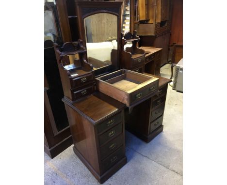  Sale Item:    MAHOGANY DRESSING TABLE (AF)   Vat Status:   No Vat   Buyers Premium:  This lot is subject to a Buyers Premium