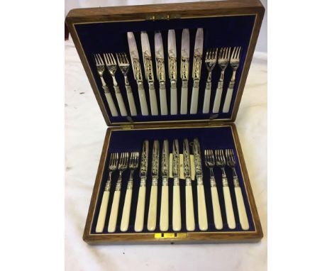  Sale Item:    CASED SET E P CUTLERY   Vat Status:   No Vat   Buyers Premium:  This lot is subject to a Buyers Premium of 15%