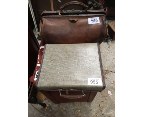  Sale Item:    GLADSTONE BAG &amp; CASE (AF)   Vat Status:   No Vat   Buyers Premium:  This lot is subject to a Buyers Premiu