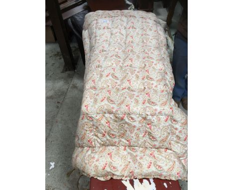  Sale Item:    2 SINGLE BED COVERS   Vat Status:   No Vat   Buyers Premium:  This lot is subject to a Buyers Premium of 15% +