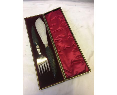  Sale Item:    CASED E P HORN HANDLED SERVING CUTLERY  Vat Status:   No Vat   Buyers Premium:  This lot is subject to a Buyer