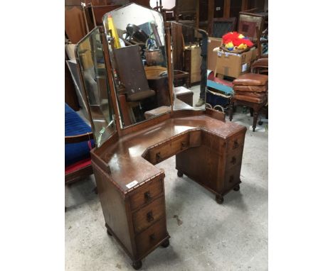  Sale Item:    WARING &amp; GILLOW OAK DRESSING TABLE (AF)  Vat Status:   No Vat   Buyers Premium:  This lot is subject to a 