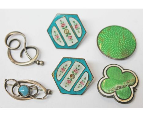 A mixed lot comprising a Charles Horner silver brooch, a Charles Horner silver hatpin top and four other enamel examples.