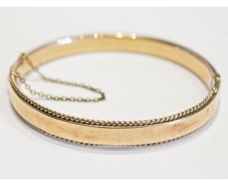 A hallmarked 9ct gold bangle, diam. approx. 6.2cm, wt. 10.7g.