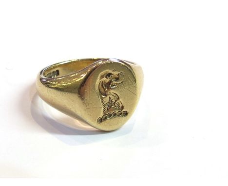 A 9ct gold signet ring with engraved dog motif, size R, 8g