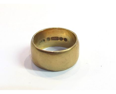 A 9ct gold wedding band, size K, 5.5g