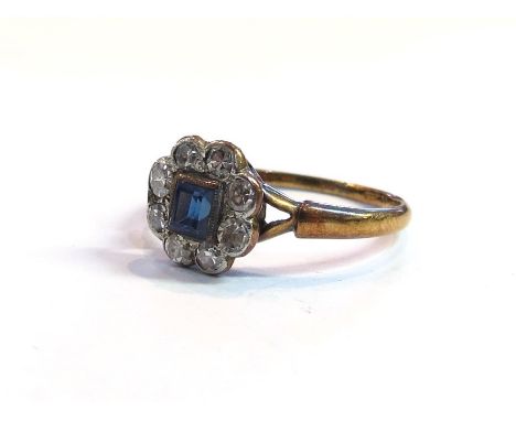 A gold sapphire and diamond daisy ring, size M, 2.1g