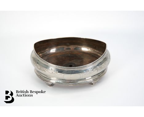 An oval Georgian silver cruet stand base, London hallmark dated 1818, mm (rubbed), approx 15 cms in length x 11.5 cms w x 8 c