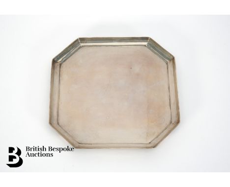 George V square silver tray, London hallmark dated 1932, mm William Comyns &amp; Sons, 15 x 15 cms, 250 gms.&nbsp;