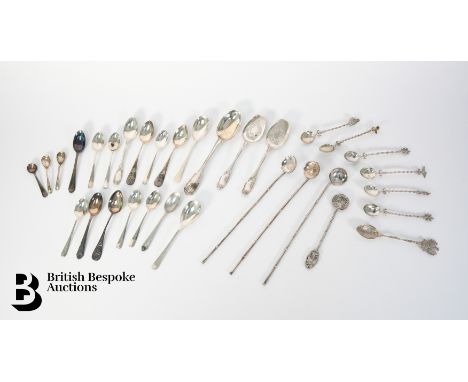 Silver flatware, including three iced tea straws, two silver spoons, Sheffield hallmark dated 1922 mm Lee & Wigfull, two comm