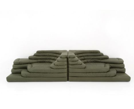 UBALD KLUG (Svizzera 1932-2018). DS-1025 'Terrazza' two-element sofa with wooden structure and black leather covering. Produc