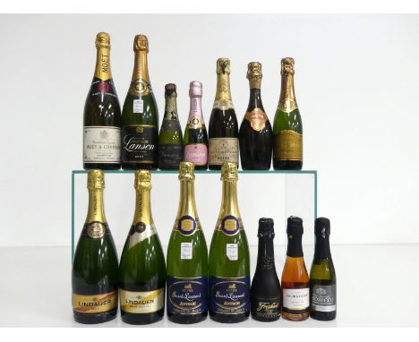 1 bt Moët et Chandon Première Cuvée 1 bt Lanson Black Label 1 20-cl bt Lanson Black label bs, foil damage 1 20-cl bt Lanson R