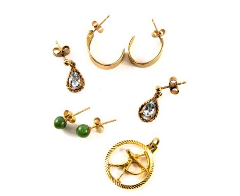 A group of 9ct gold and other jewellery, comprising a 9ct gold crossbow circular pendant, pair of 9ct gold and aquamarine set