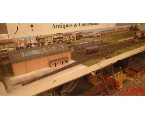 O gauge fine scale 16ft x 2.5ft model railway layout pre wired for DCC digital features a traverse table and buildings with l