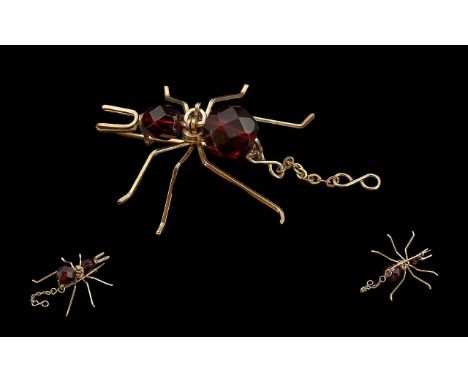 Excellent Vintage 9ct Gold &amp; Garnet Set Insect Brooch In the form of a Spider, of Realistic Design with Garnet Set Eyes. 