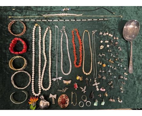 A Collection of Vintage Costume Jewellery.