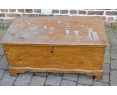 Victorian scrumbled pine blanket box on bracket feet