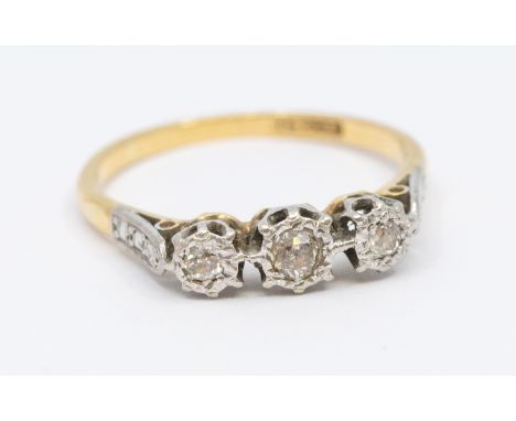 A diamond three stone 18ct yellow gold and platinum ring illusion set with three graduated old cut diamonds, width approx 4mm