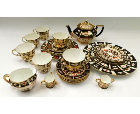 A collection of Royal Crown Derby items to include 1 x 1128 pattern 8" plate , 3 x Royal Crown derby 1128 pattern 6" plates ,