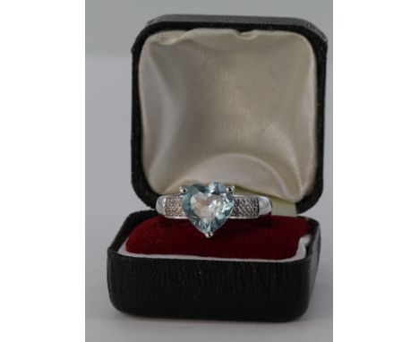 14ct white gold heart shaped blue topaz and diamond ring, size R, weight 6.2g