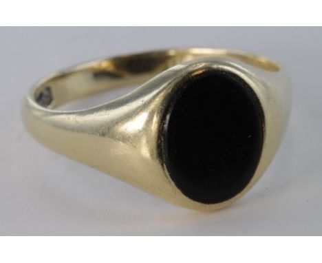 9ct Gold Gents Onyx Ring size Q weight 3.1g