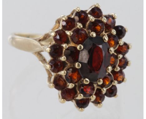 9ct Gold Garnet Ring size M weight 3.4g