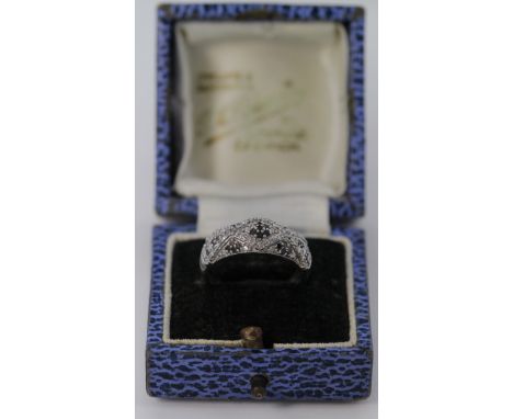 10ct White Gold Black and White Diamond Ring size L weight 2.9g