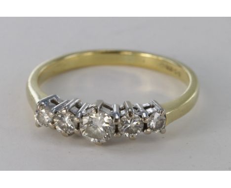 18ct graduated five stone diamond ring, approx. 0.33ct, size M, weight 2.5g