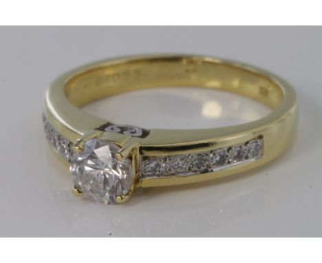 18ct yellow gold diamond solitaire with diamond shoulders, approx. 0.50ct, size K, weight 4.1g