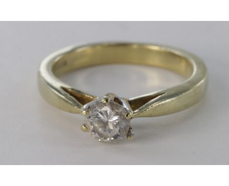 9ct yellow gold cz single stone ring, size K, weight 3.0g