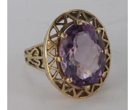 9ct Gold Amethyst Ring size M weight 5.6g