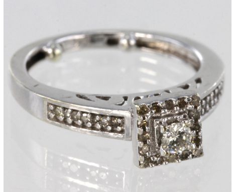 14ct white gold diamond ring, size K, 3g