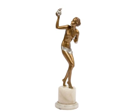 Art-Déco Figur, Josef Lorenzl  (1892 - 1950) zugeschrieben Auf einem Marmorsockel die Fackelträgerin. Weißmetall, gold- und s