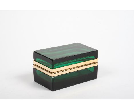 Art Déco-Dose, Frankreich um 1930 - 1940 Lichtgrünes, geschliffenes und poliertes transparentes Glas. Scharnierte Messingfass