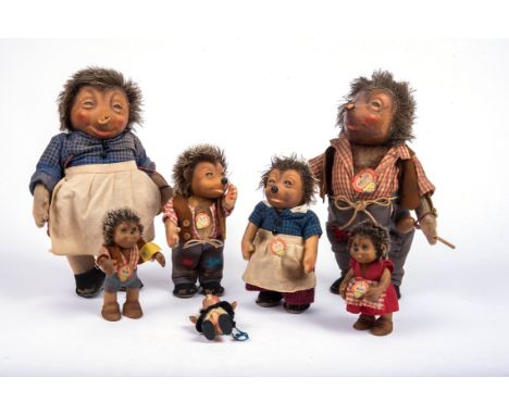 6 Mecki-Steiff Puppen Mit Original-Marke von Gr. 24 cm - 12 cm. Eine kl. Puppe dazugegeben.
