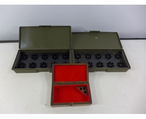 A SMALL WODEN BOX WITH FITTED INTERIOR FOR A PISTOL, WIDTH 15CM, DEPTH 8CM, HEIGHT 4.5CM, AND TWO RIGID PLASTIC HKS 6-K AMMO 