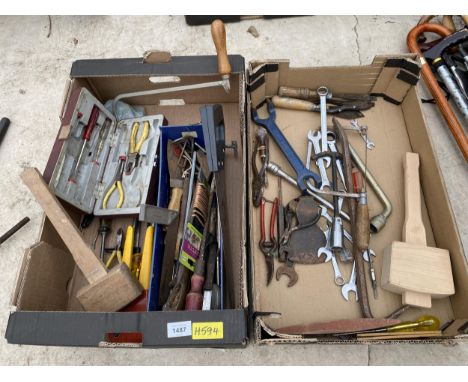 AN ASSORTMENT OF HAND TOOLS TO INCLUDE SPANNERS, SAWS AND PLIERS ETC 