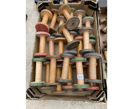 AN ASSORTMENT OF VINTAGE WOODEN BOBBIN REELS 