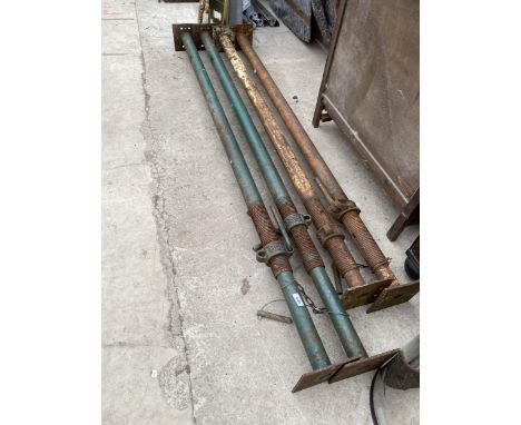 FOUR BUILDERS ACRO PROPS 