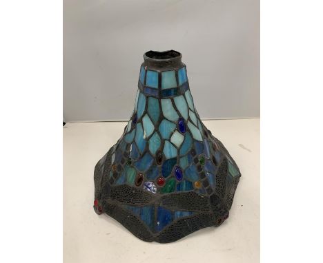 A TIFFANY STYLE LAMP SHADE 