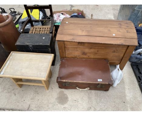 AN ASSORTMENT OF ITEMS TO INCLUDE A VINTAGE TRAVEL CASE, A SMALL WOVEN CHAIR AND A WOODEN STORAGE TRUNK ETC 