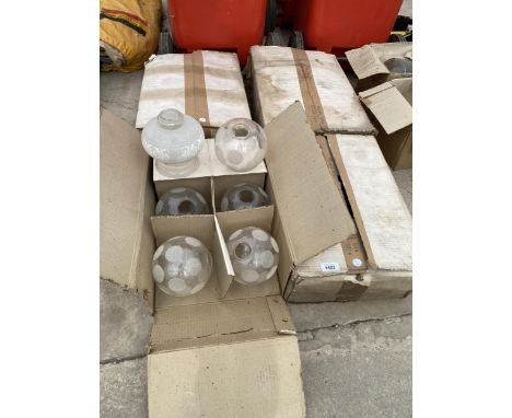 AN ASSORTMENT OF VINTAGE AND RETRO GLASS LIGHT SHADES 