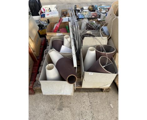 AN ASSORTMENT OF HOUSHOLD CLEARANCE ITEMS TO INCLUDE LIGHT FITTINGS AND SHADES ETC 